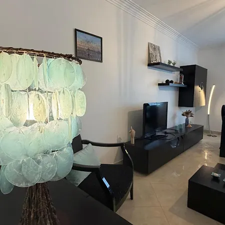 Apartamento Cozy Retreat Near & *